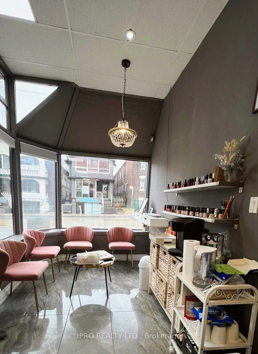 2144A, Queen, The Beaches, Toronto
