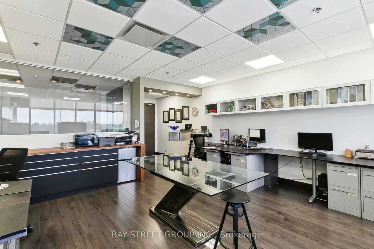 80, Corporate, Woburn, Toronto