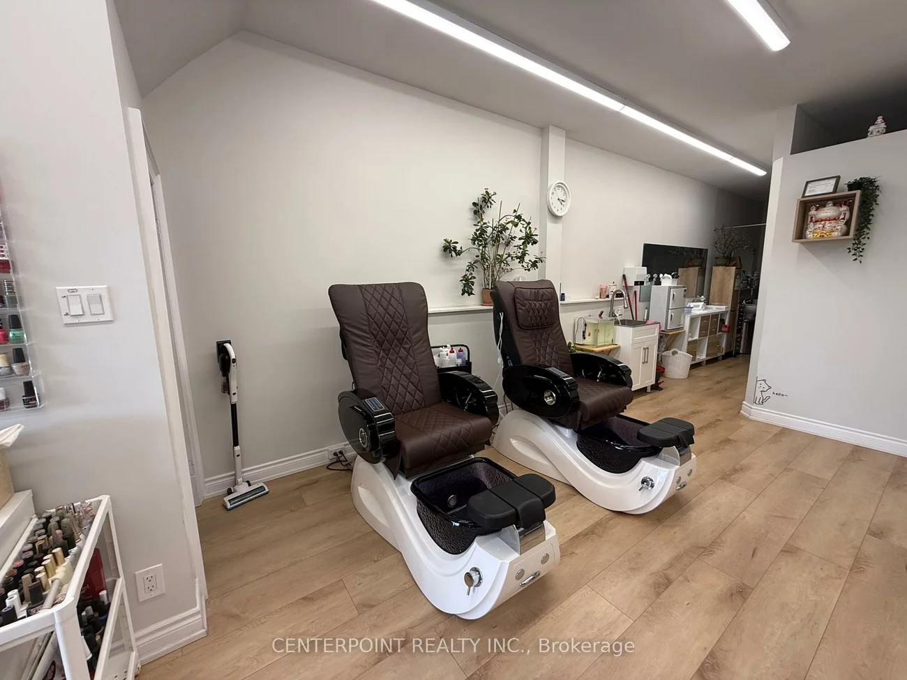 2410, Kingston, Birchcliffe-Cliffside, Toronto