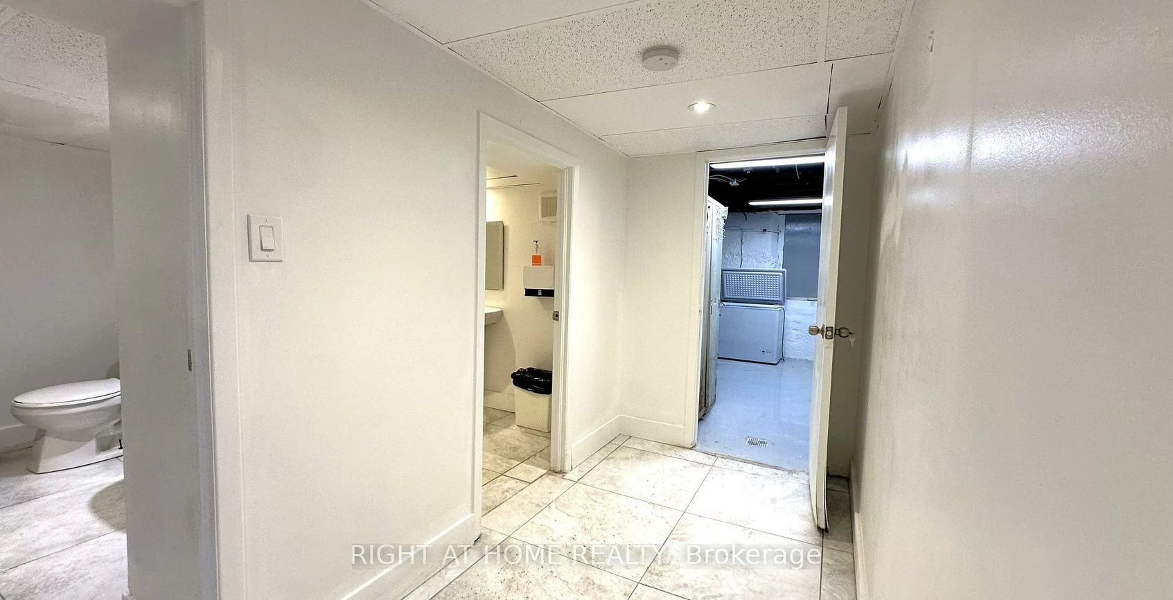 2326, Queen, The Beaches, Toronto