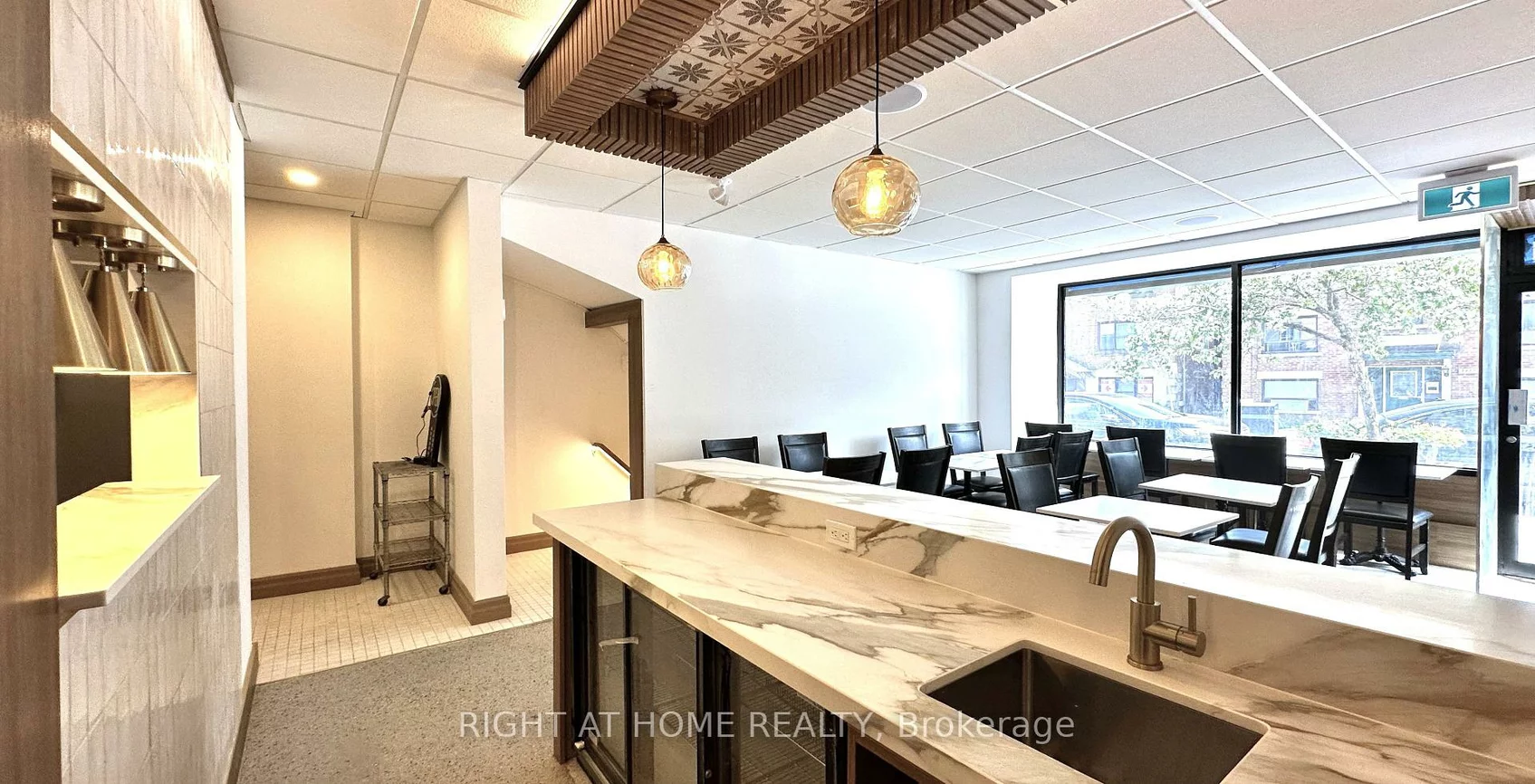 2326, Queen, The Beaches, Toronto