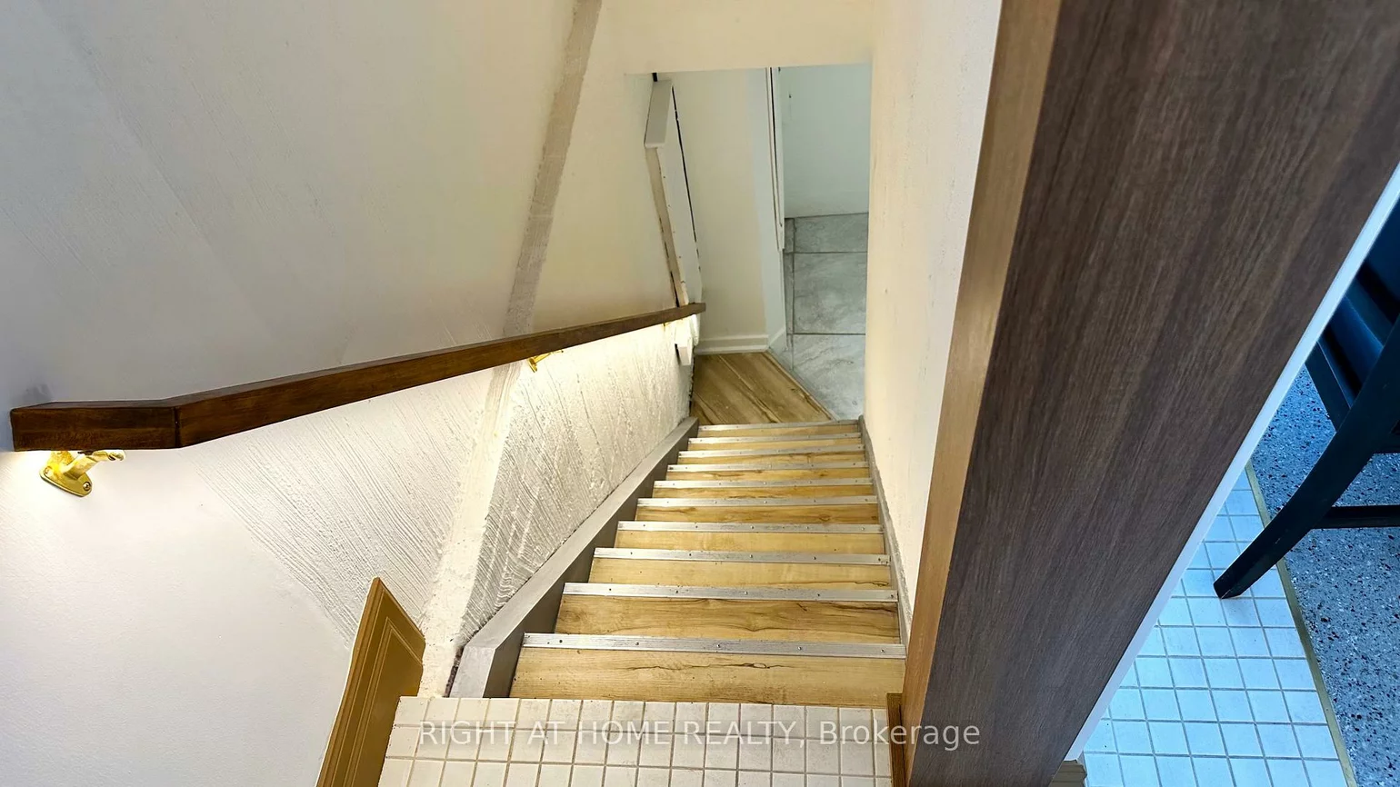 2326, Queen, The Beaches, Toronto