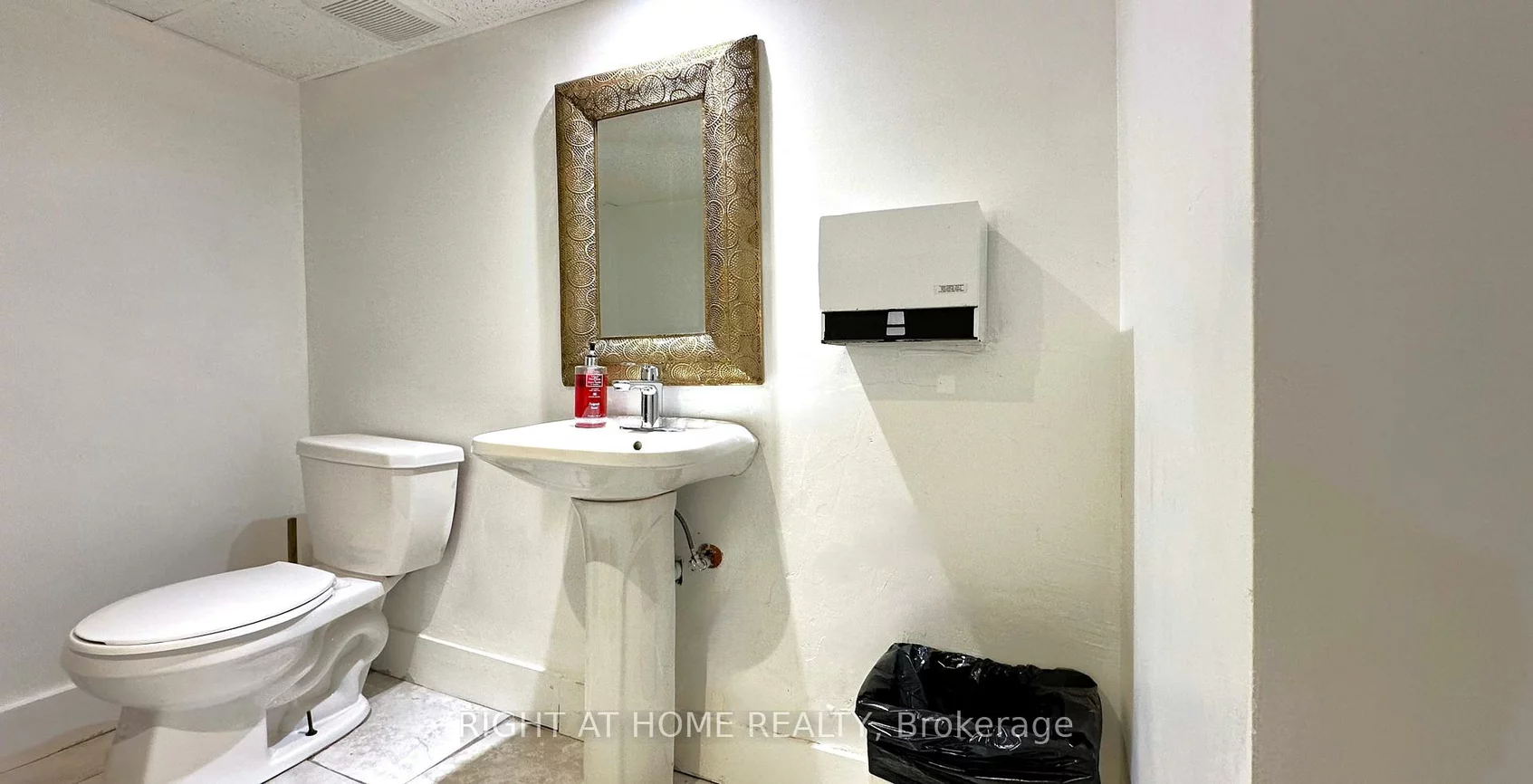 2326, Queen, The Beaches, Toronto