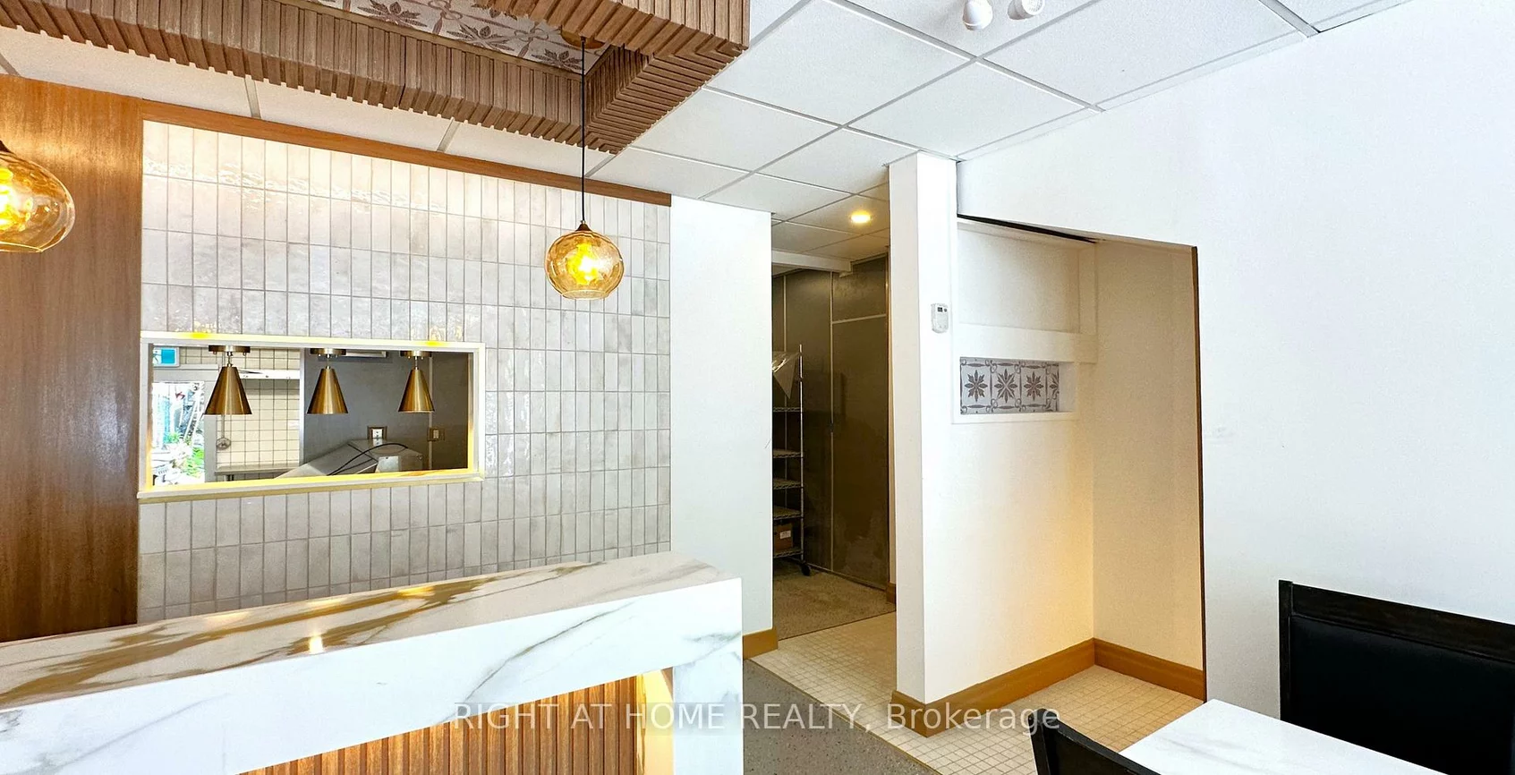 2326, Queen, The Beaches, Toronto