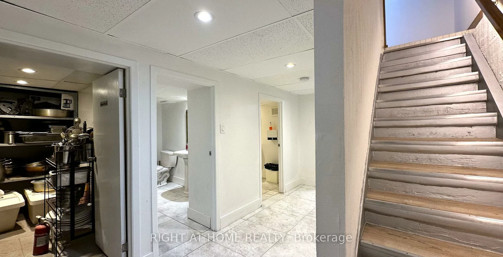 2326, Queen, The Beaches, Toronto