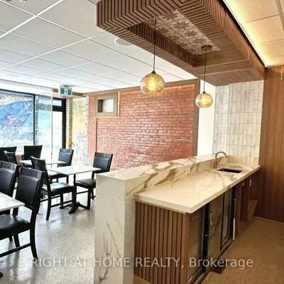 2326, Queen, The Beaches, Toronto