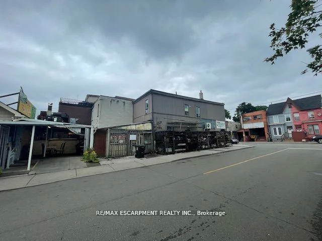 673, Gerrard, South Riverdale, Toronto