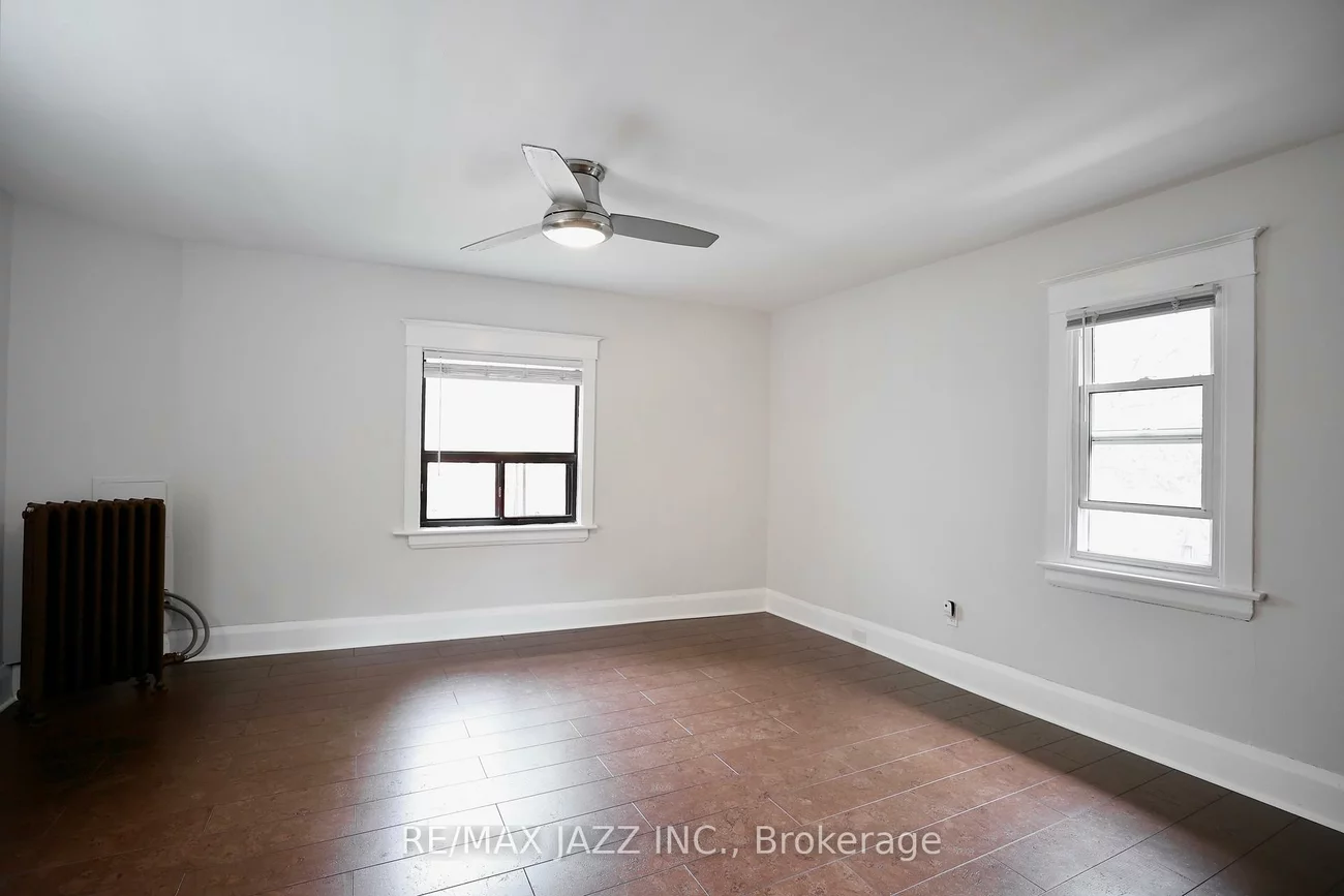 118, Eastwood, Woodbine Corridor, Toronto
