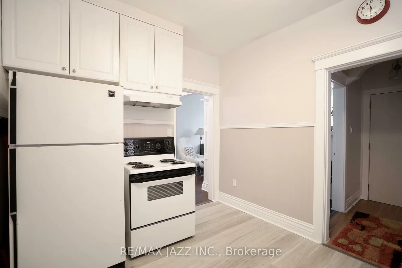 118, Eastwood, Woodbine Corridor, Toronto