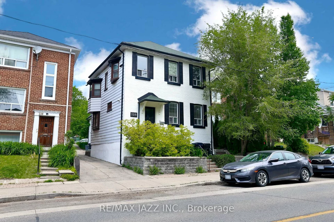 118, Eastwood, Woodbine Corridor, Toronto