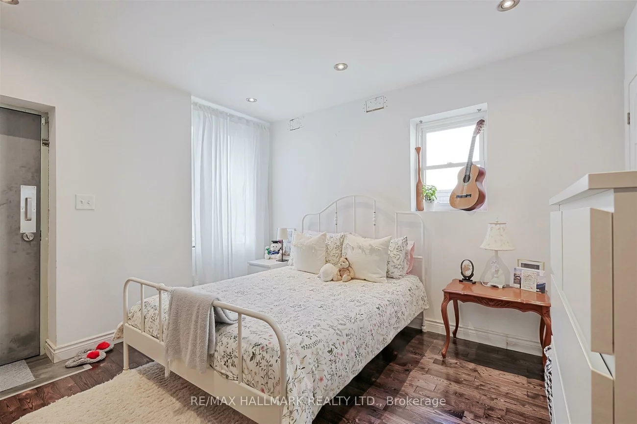 1926, Gerrard, Woodbine Corridor, Toronto