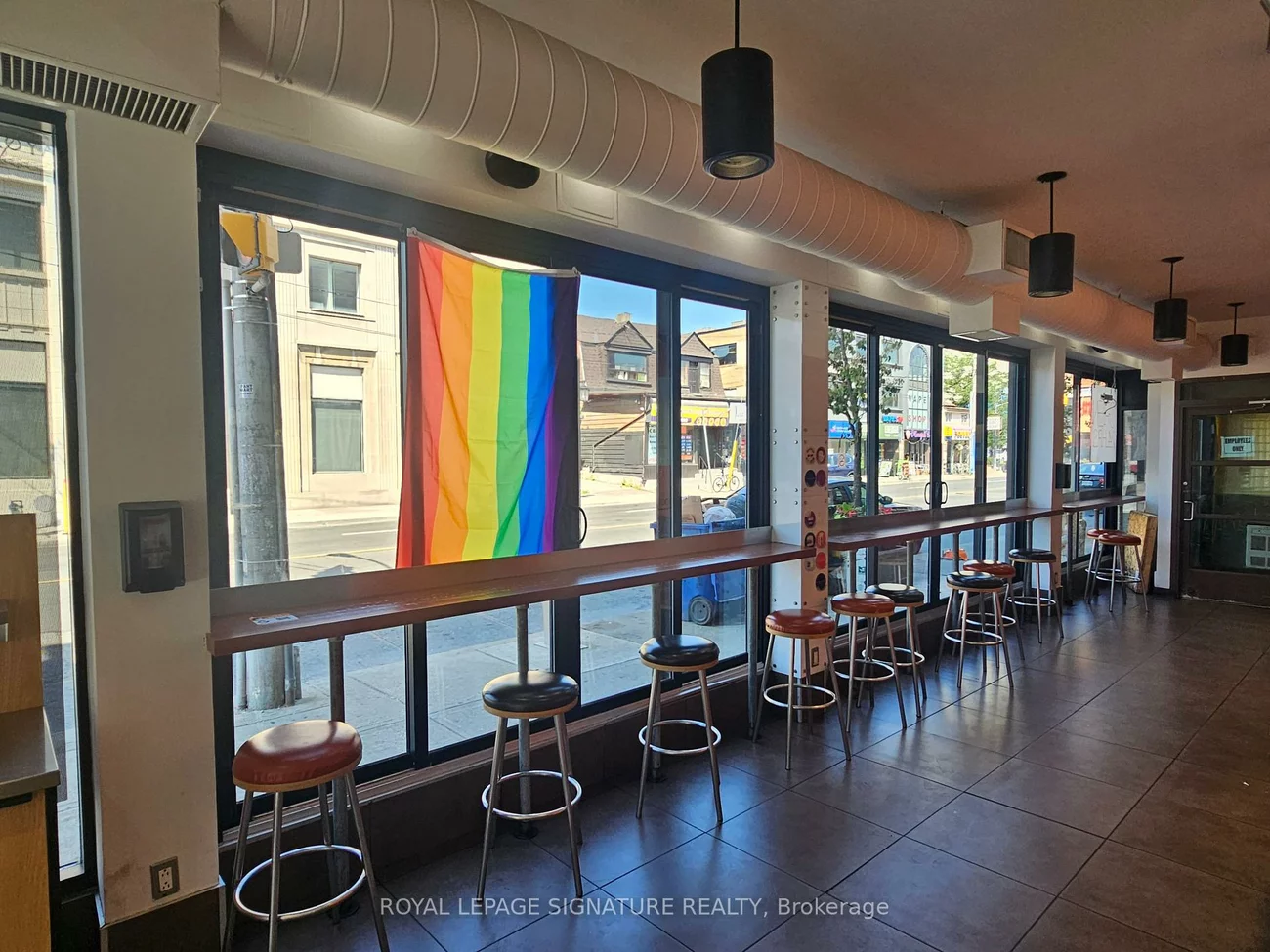 654, Danforth, Danforth, Toronto