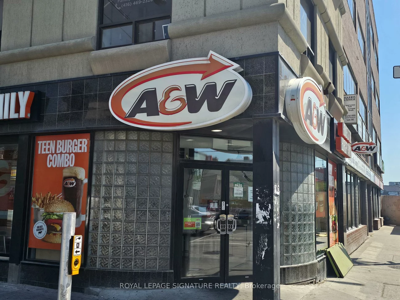 654, Danforth, Danforth, Toronto