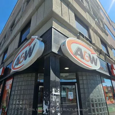 654, Danforth, Danforth, Toronto