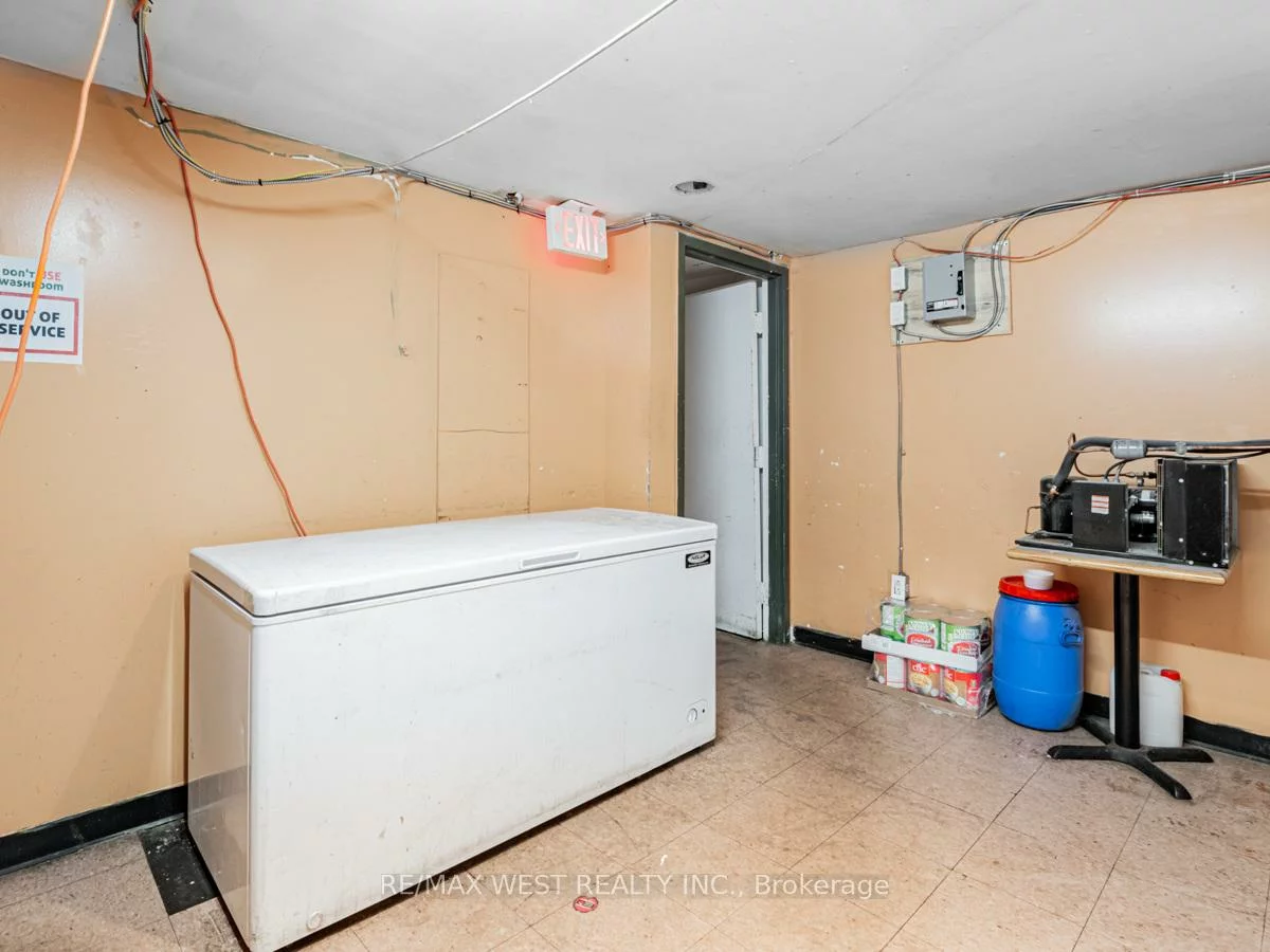 2658, Danforth, East End-Danforth, Toronto