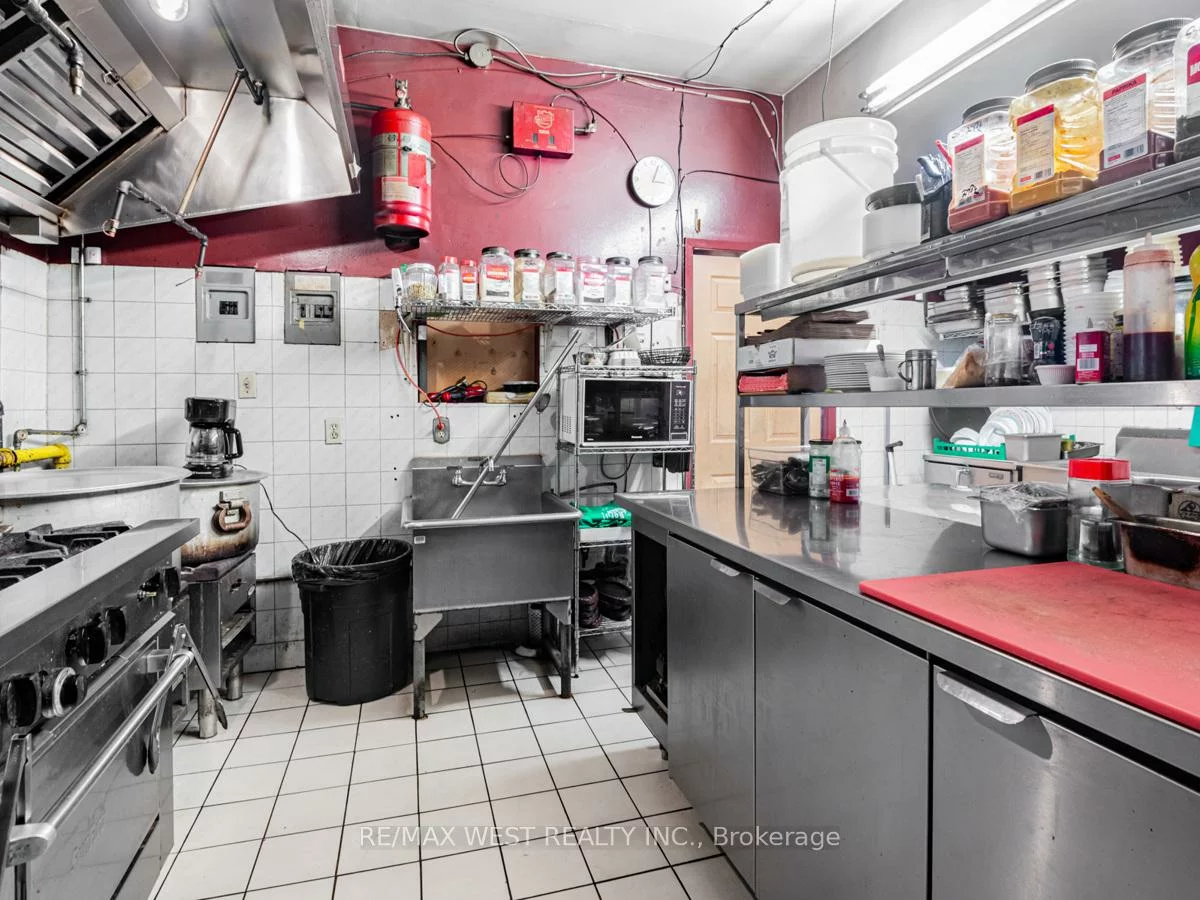 2658, Danforth, East End-Danforth, Toronto
