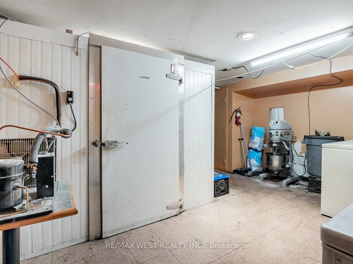 2658, Danforth, East End-Danforth, Toronto