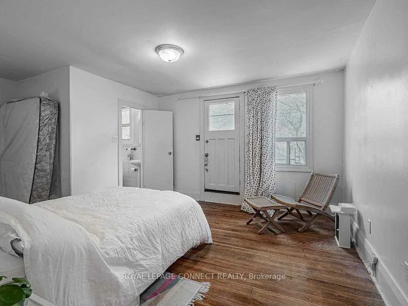 1107, Queen, South Riverdale, Toronto