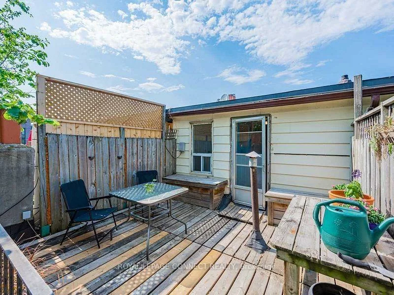1107, Queen, South Riverdale, Toronto