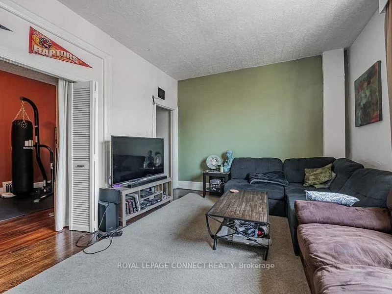 1107, Queen, South Riverdale, Toronto