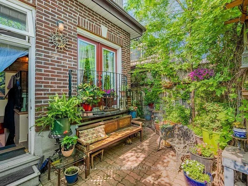 1107, Queen, South Riverdale, Toronto