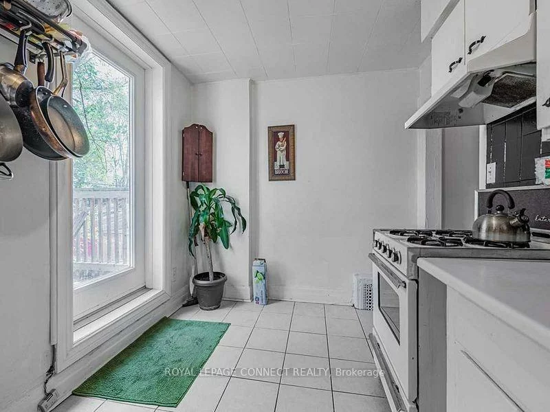 1107, Queen, South Riverdale, Toronto