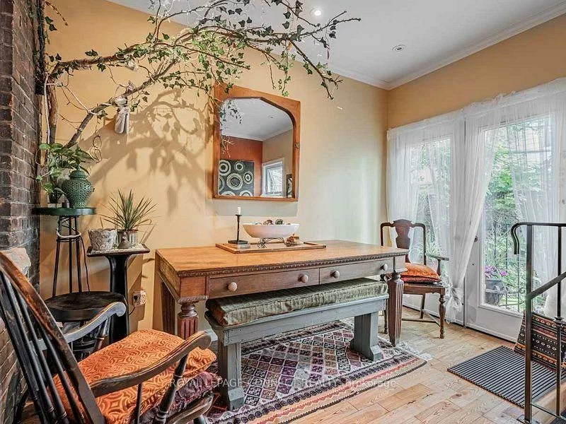 1107, Queen, South Riverdale, Toronto