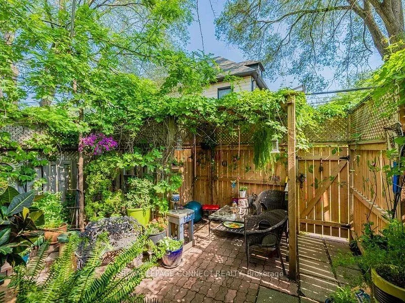 1107, Queen, South Riverdale, Toronto
