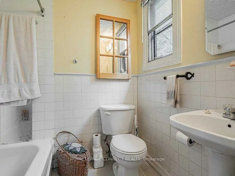 1107, Queen, South Riverdale, Toronto