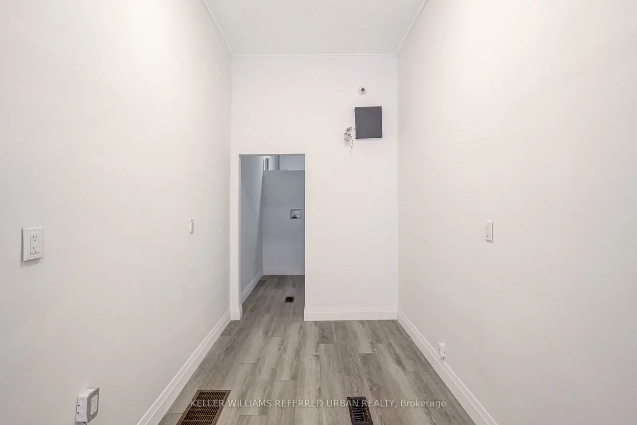 499, Danforth, Danforth, Toronto