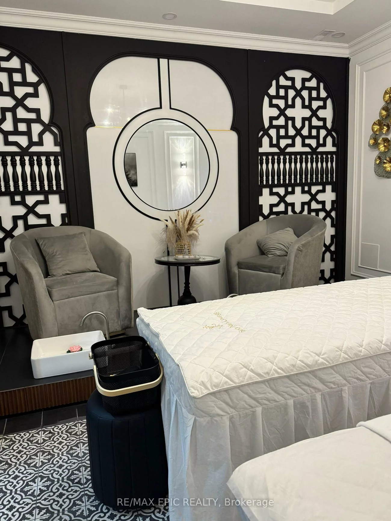 3478, Lawrence, Woburn, Toronto
