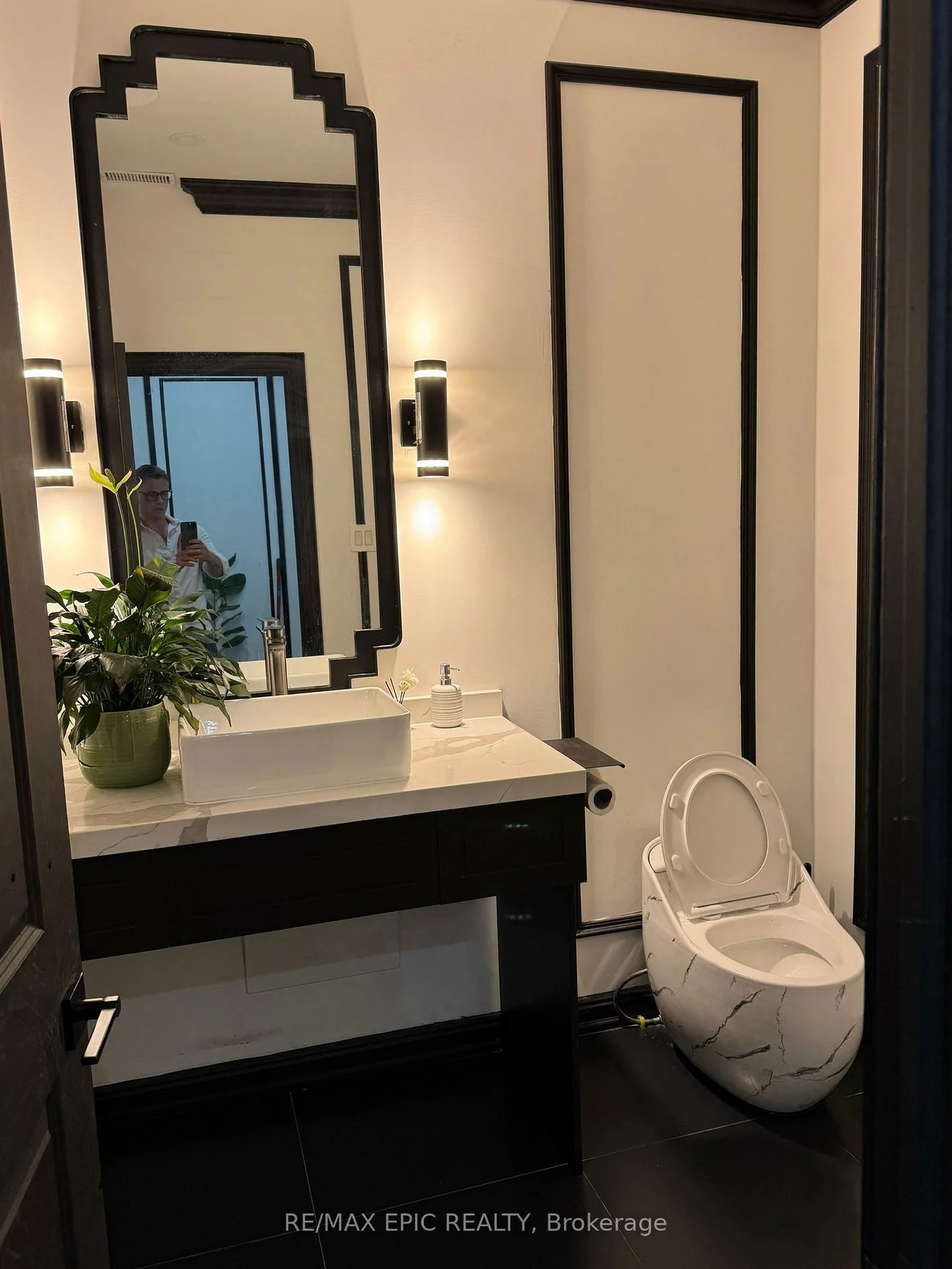 3478, Lawrence, Woburn, Toronto