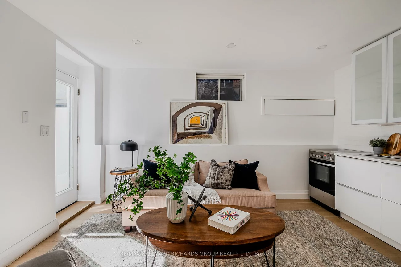 389, Woodbine, The Beaches, Toronto