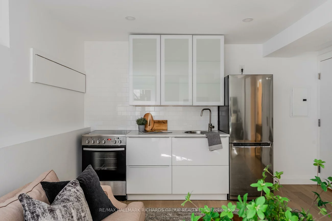 389, Woodbine, The Beaches, Toronto