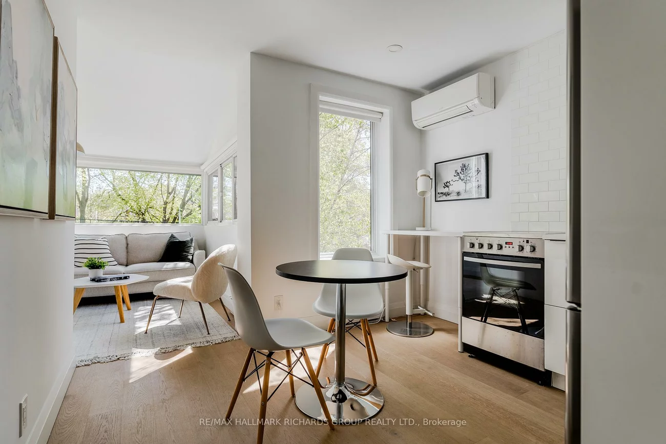 389, Woodbine, The Beaches, Toronto