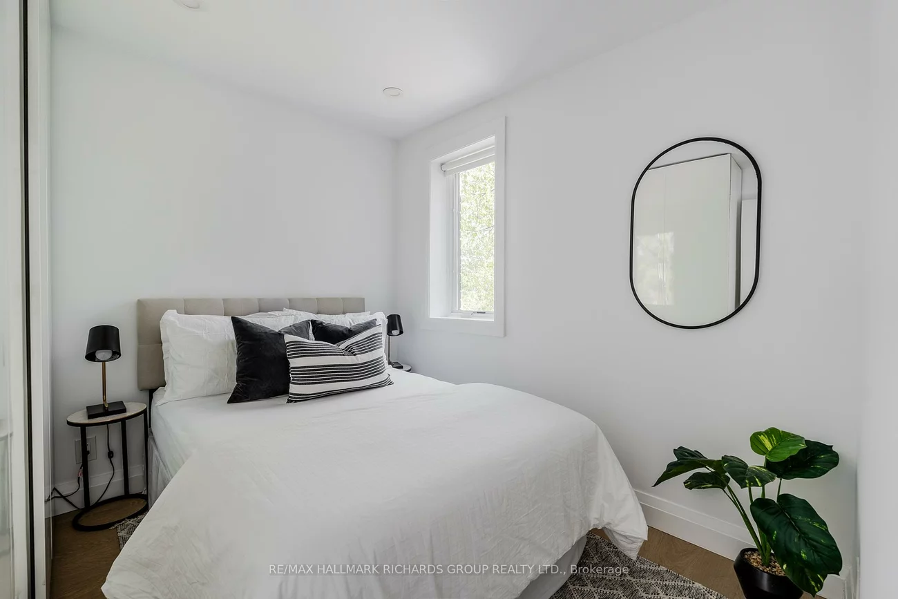 389, Woodbine, The Beaches, Toronto