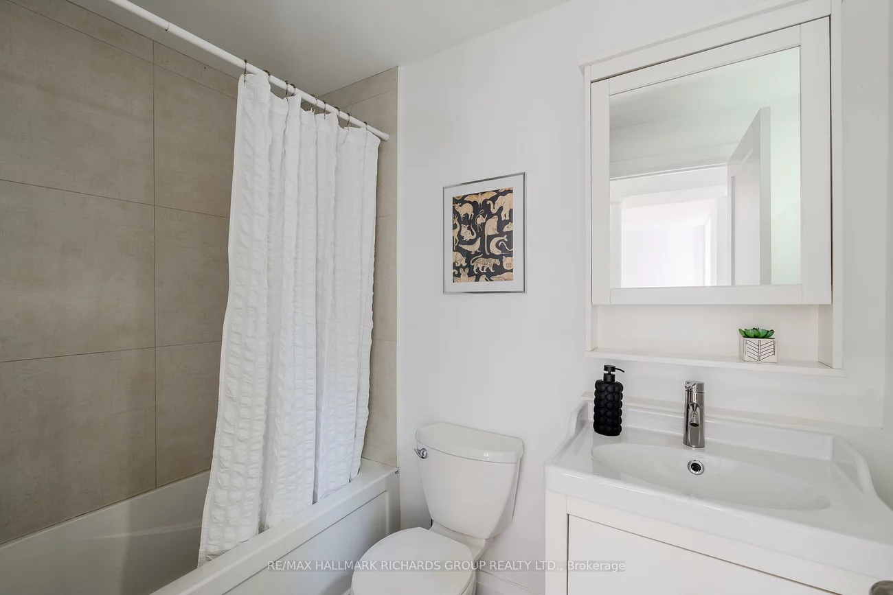 389, Woodbine, The Beaches, Toronto