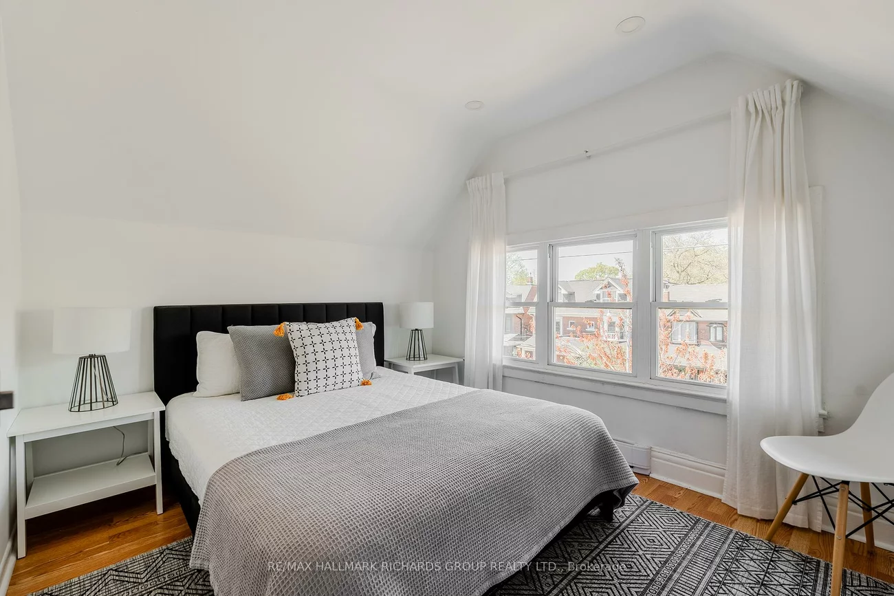 389, Woodbine, The Beaches, Toronto