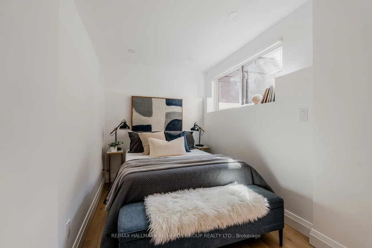 389, Woodbine, The Beaches, Toronto
