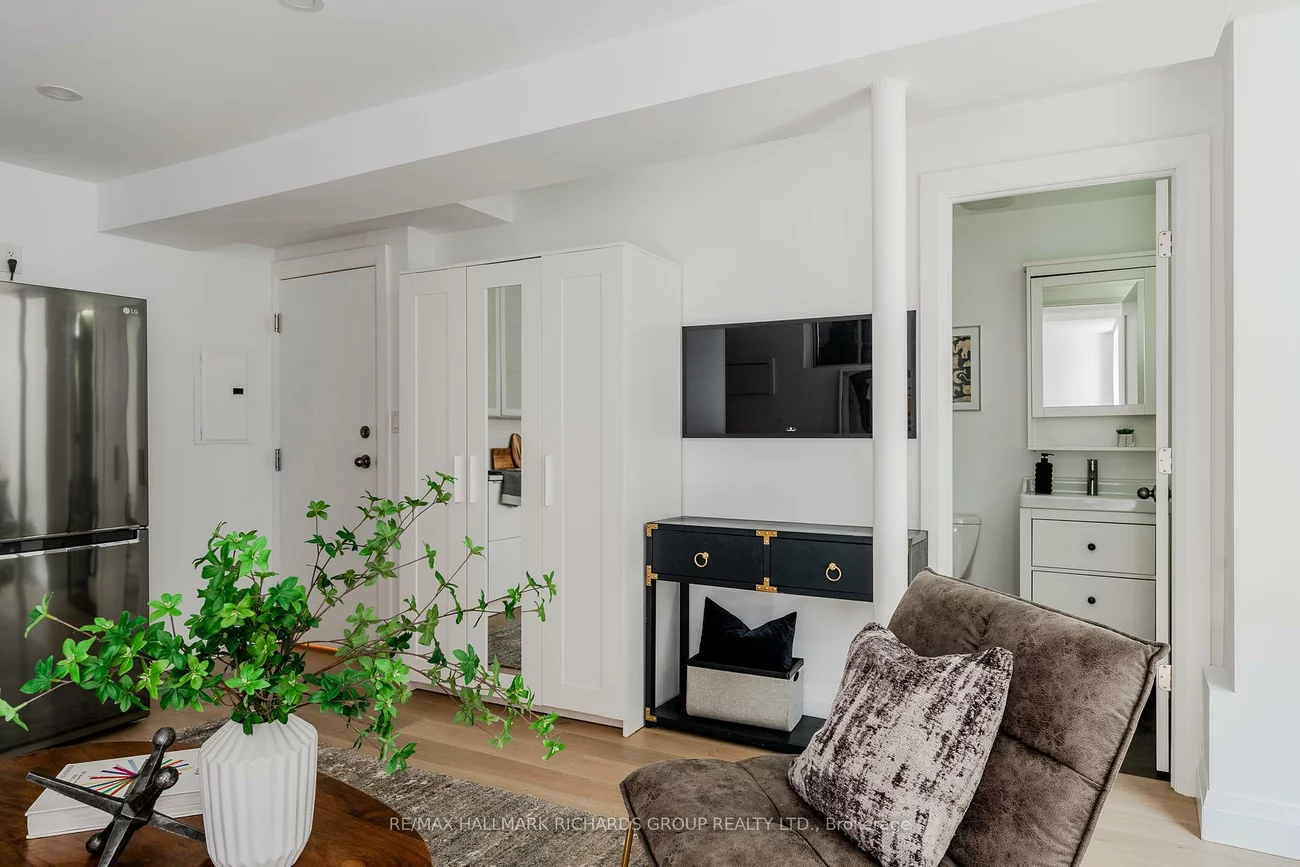 389, Woodbine, The Beaches, Toronto