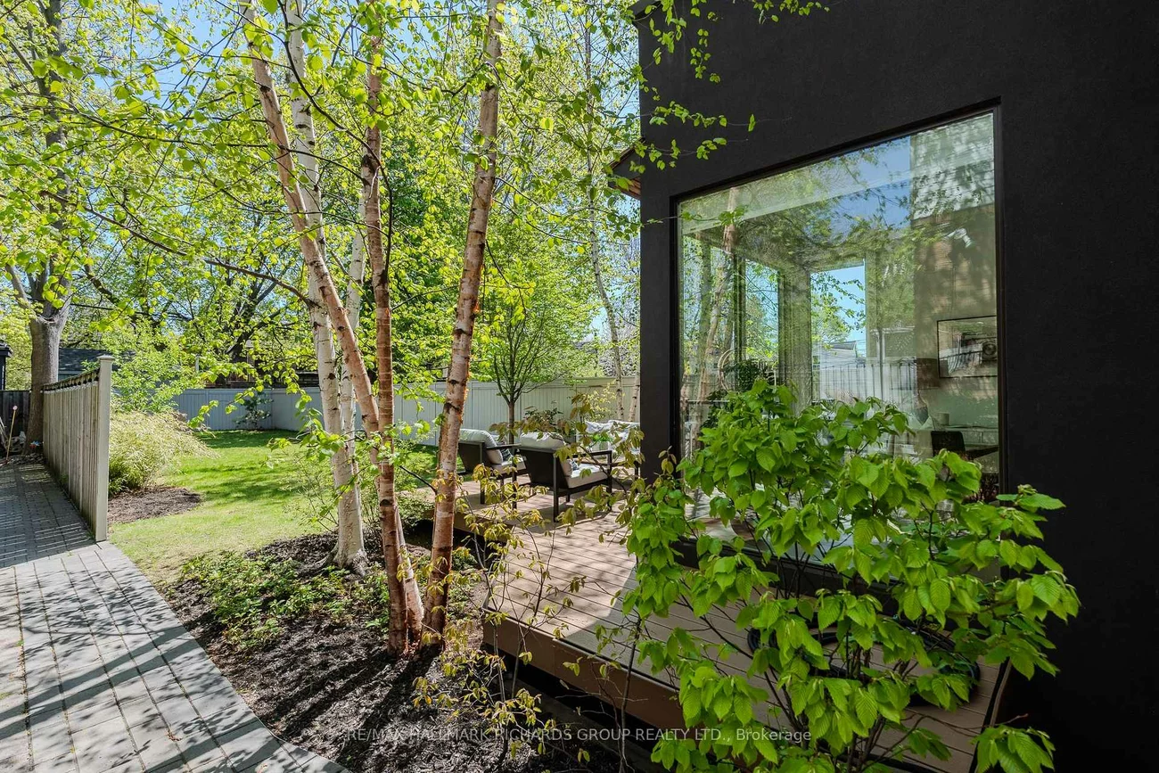 389, Woodbine, The Beaches, Toronto
