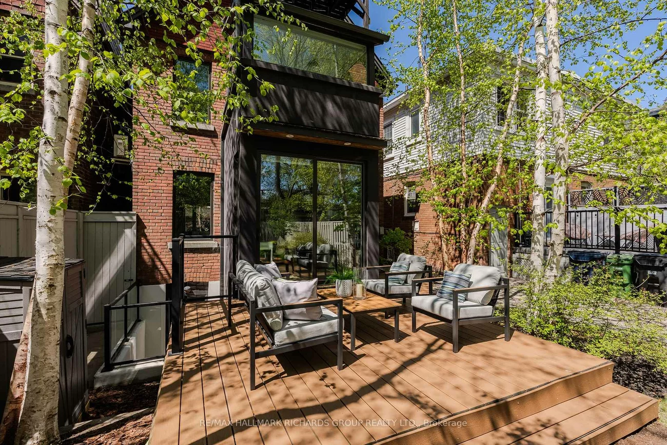 389, Woodbine, The Beaches, Toronto