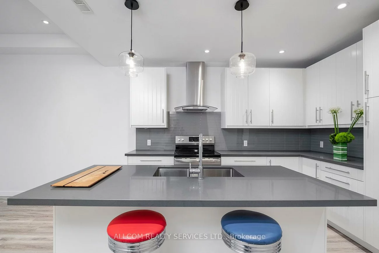 713, Gerrard, South Riverdale, Toronto