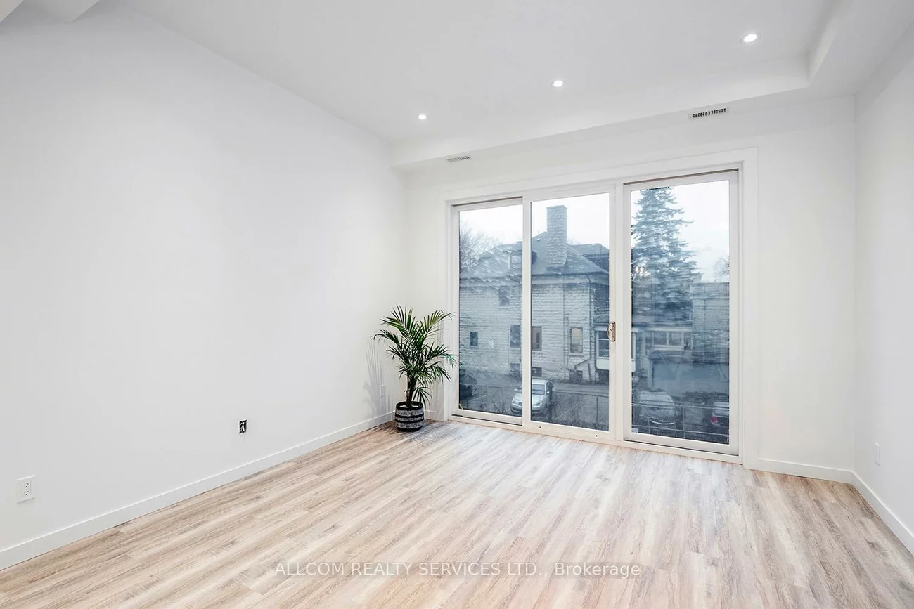 713, Gerrard, South Riverdale, Toronto