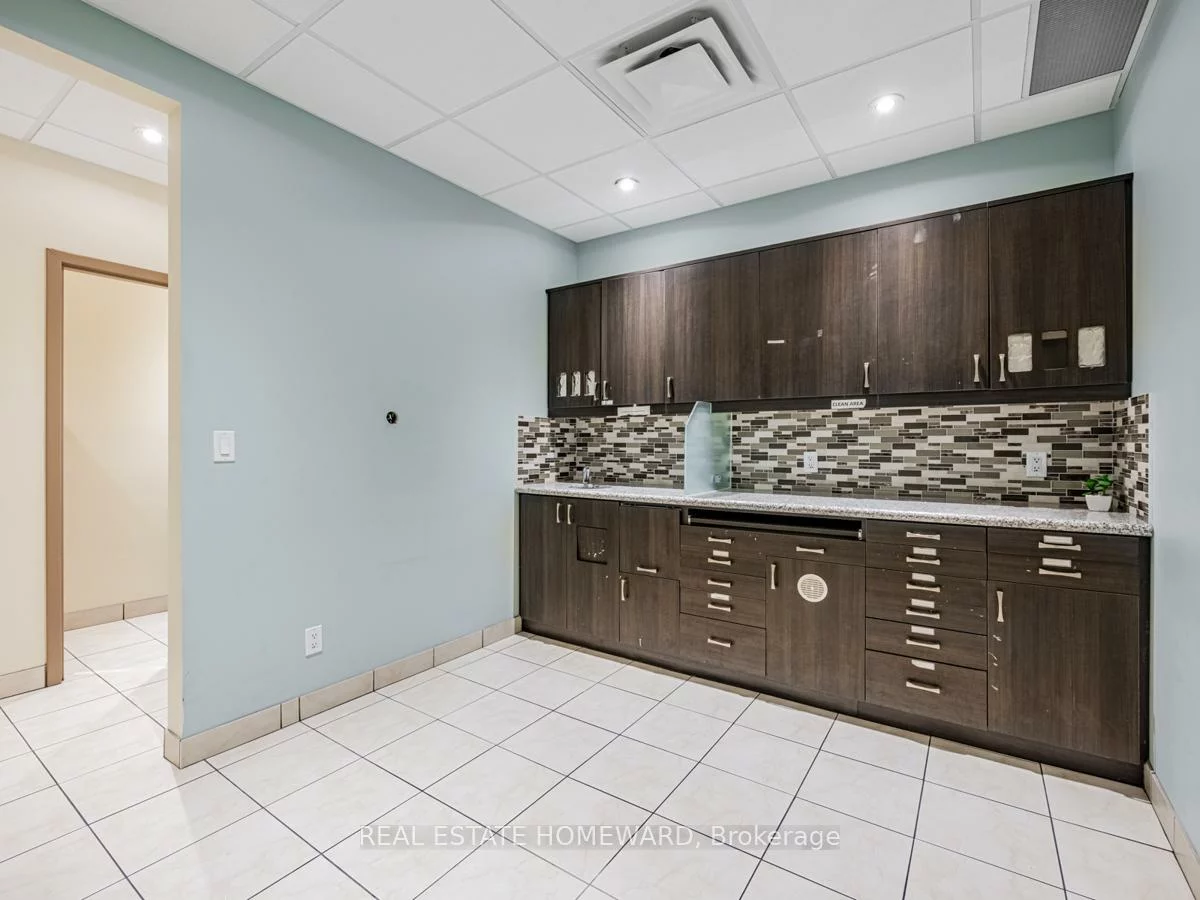 2438, Danforth, East End-Danforth, Toronto