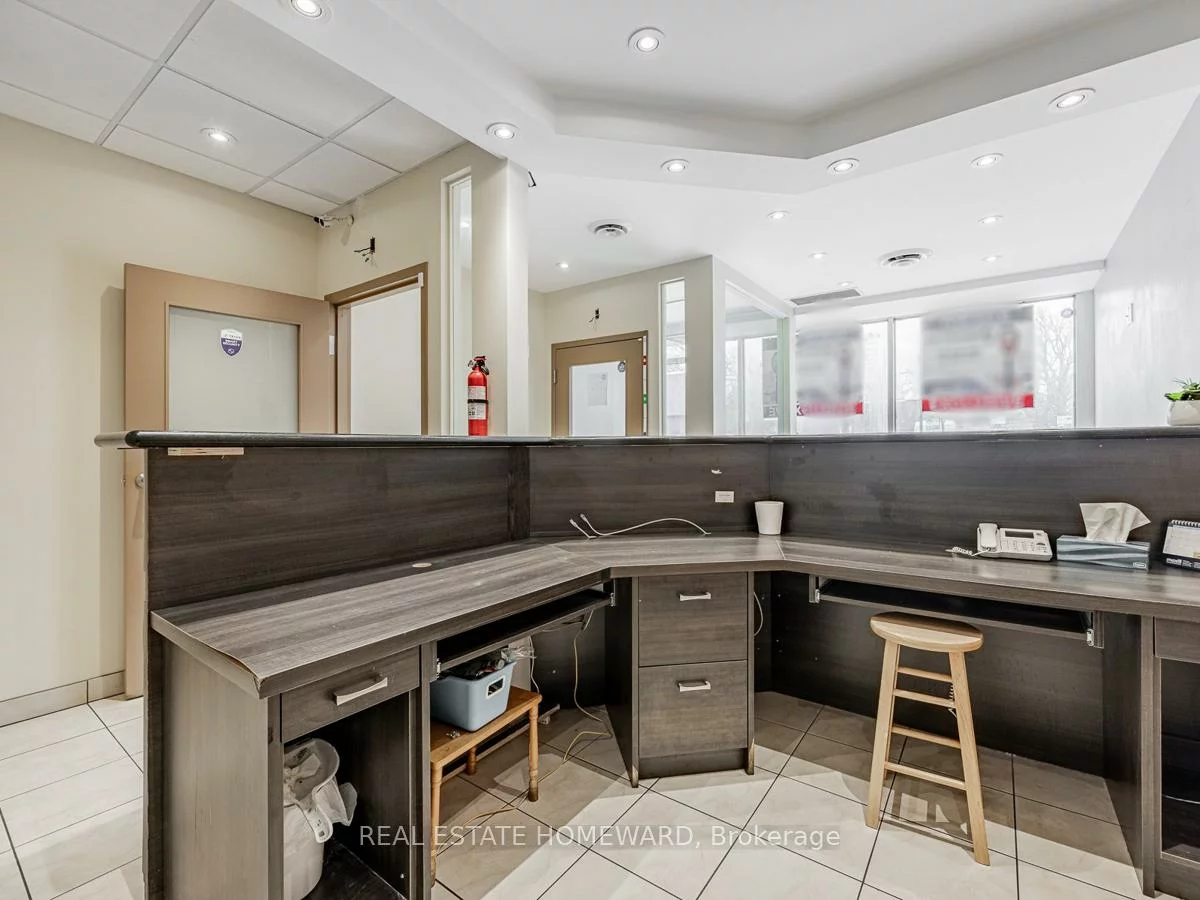 2438, Danforth, East End-Danforth, Toronto