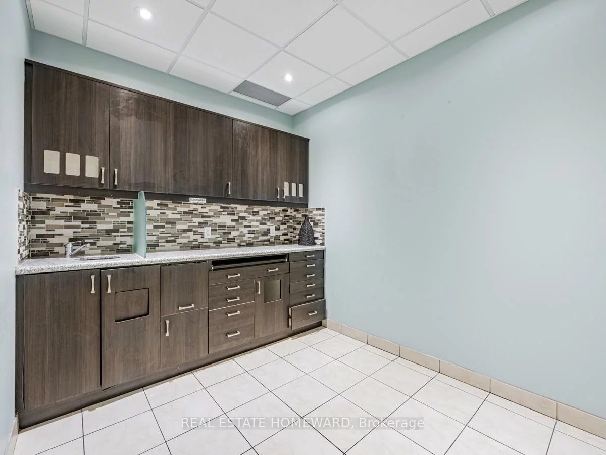 2438, Danforth, East End-Danforth, Toronto