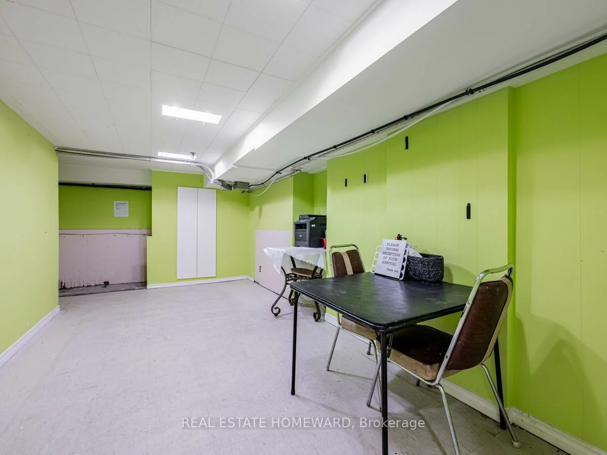 2438, Danforth, East End-Danforth, Toronto