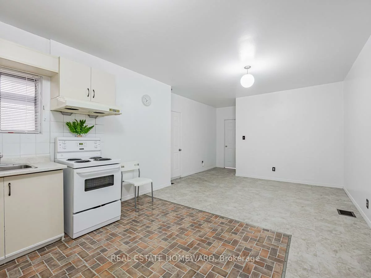 2438, Danforth, East End-Danforth, Toronto