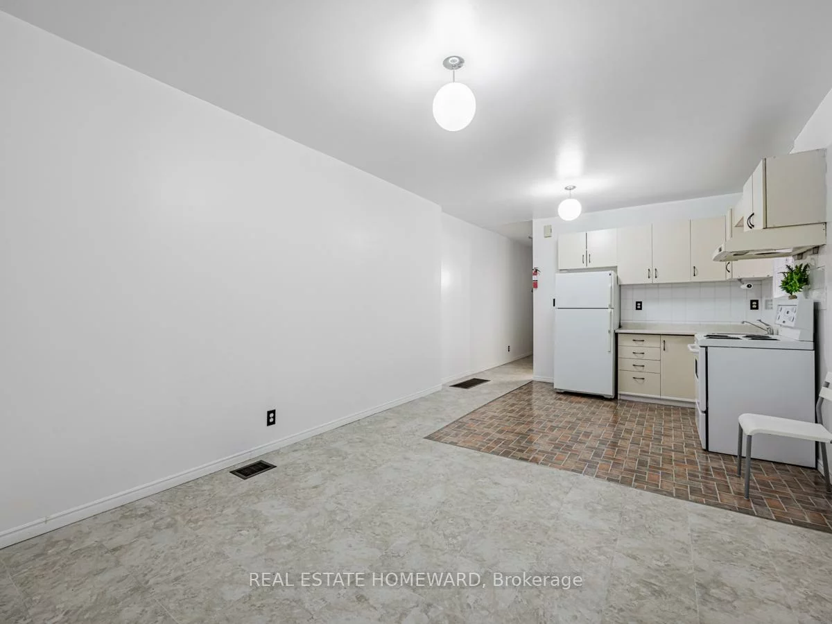 2438, Danforth, East End-Danforth, Toronto